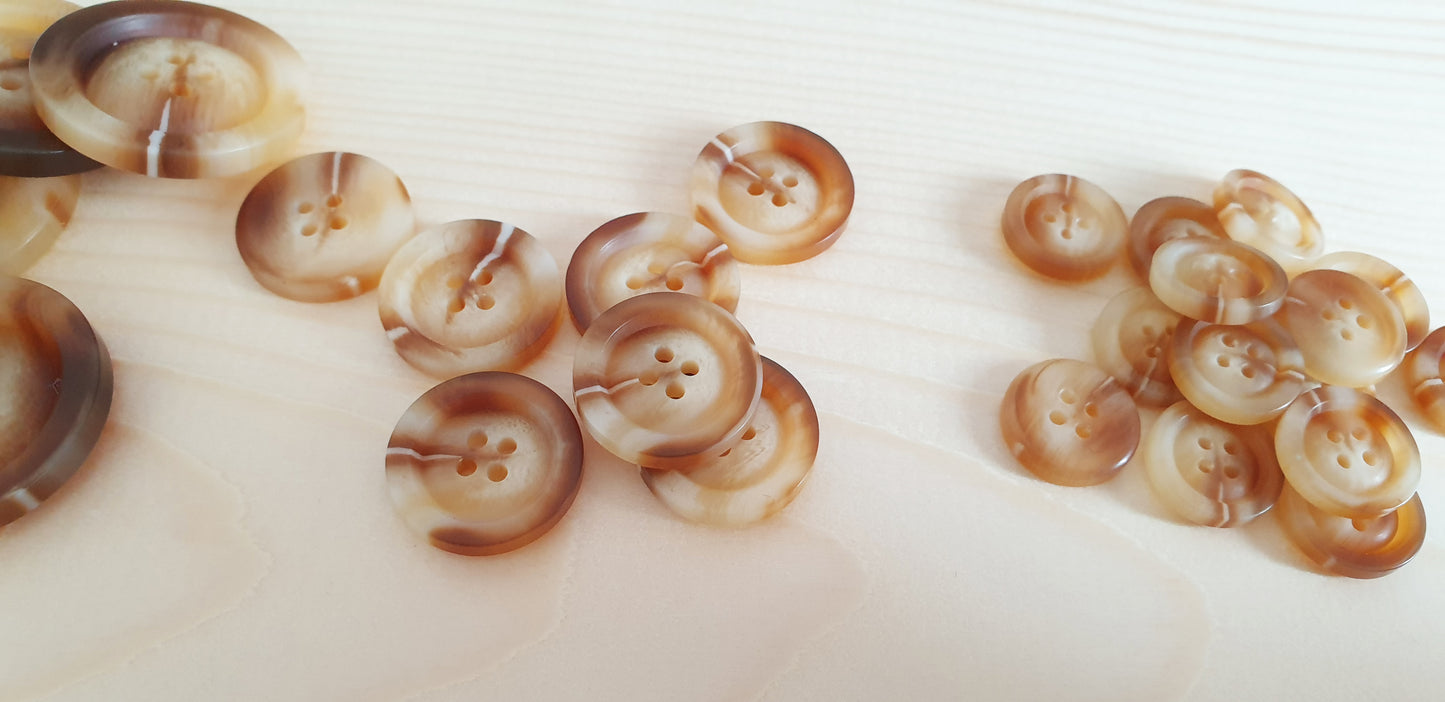 VINTAGE CREAM MARBLE / 15-30mm / Resin Buttons / Sewing Buttons