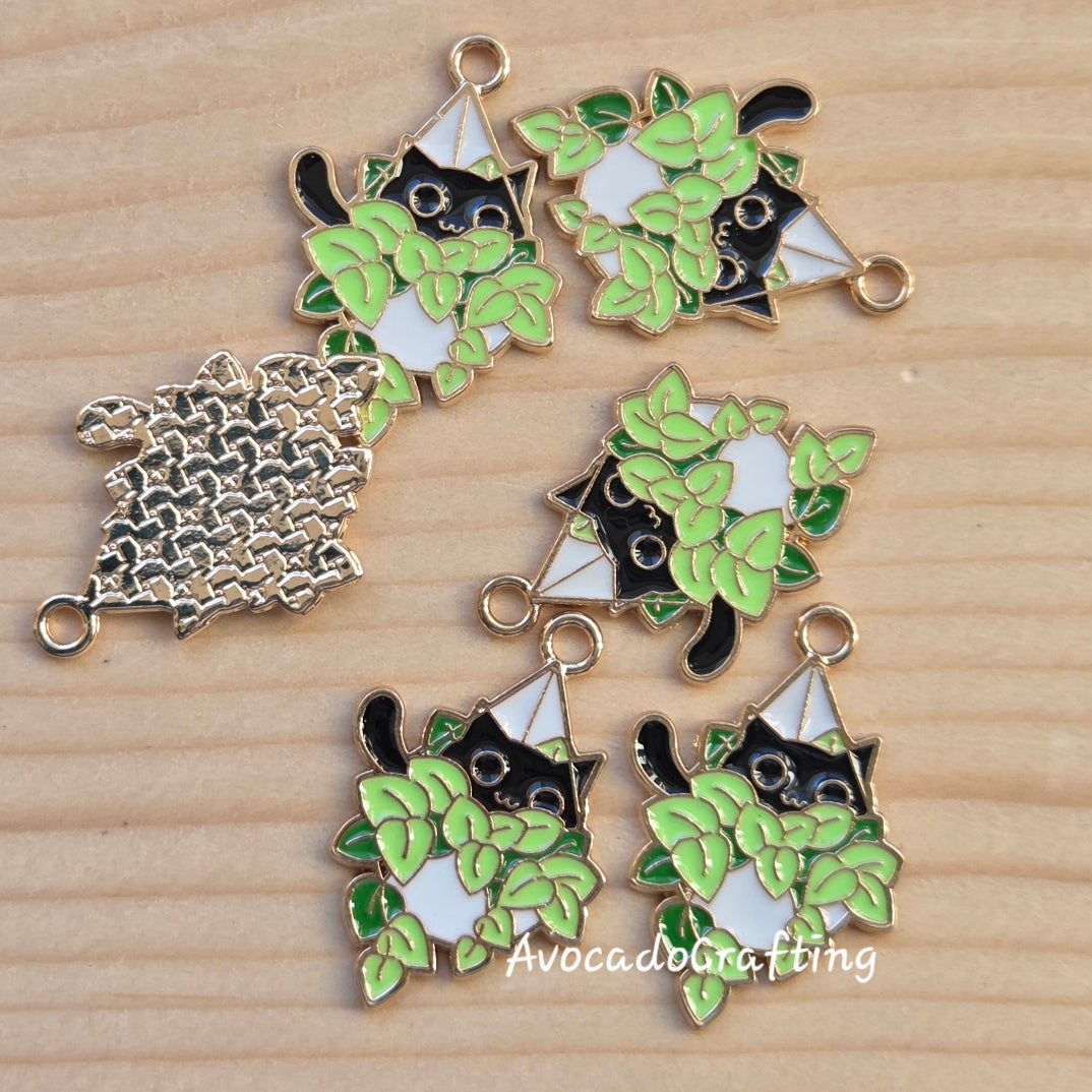 Cat in a Hanging Plant Pot Charm / 10 pieces / Jewelry Making