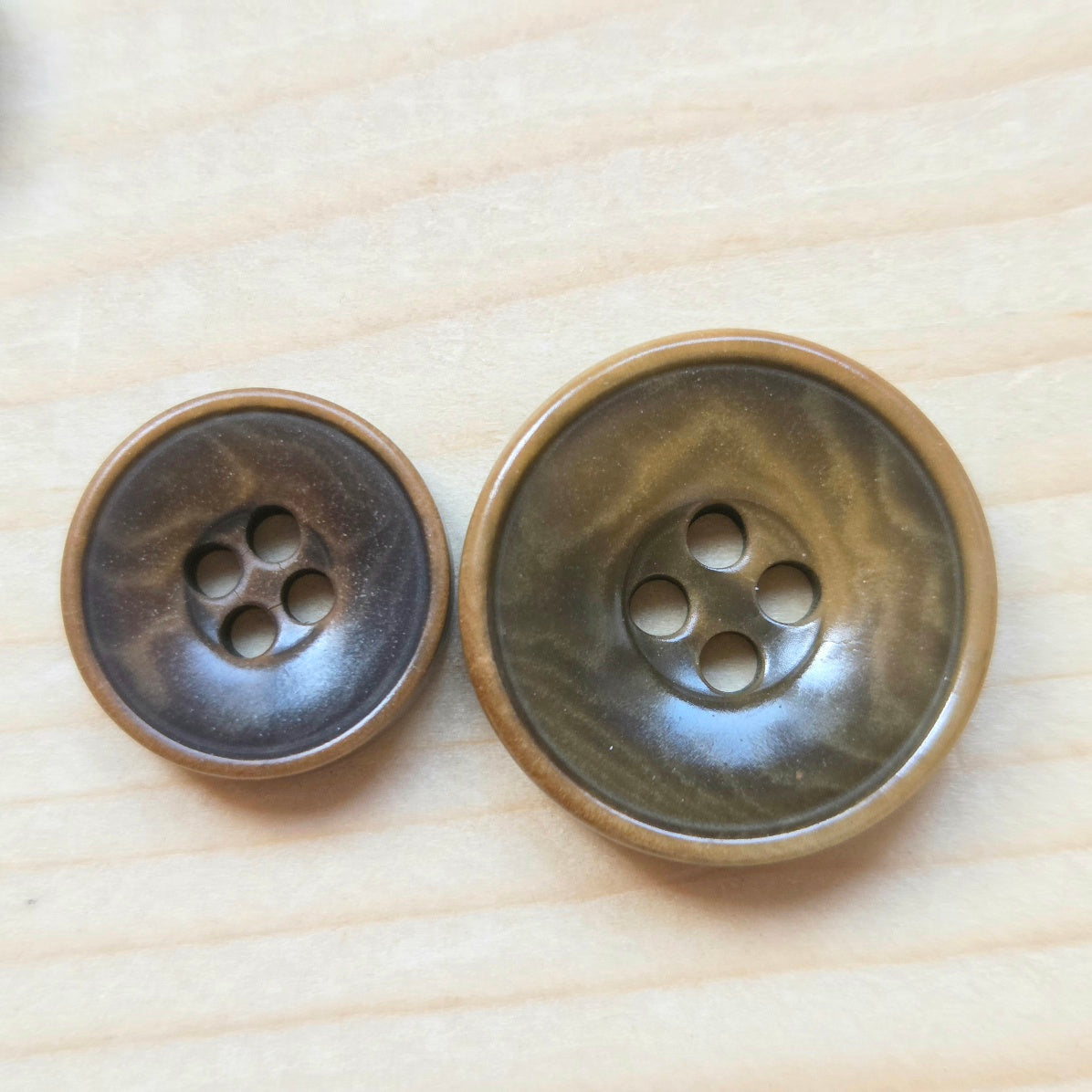 COROZO Chestnut Haze / Brown 4-Hole Corozo Buttons / 15-20mm