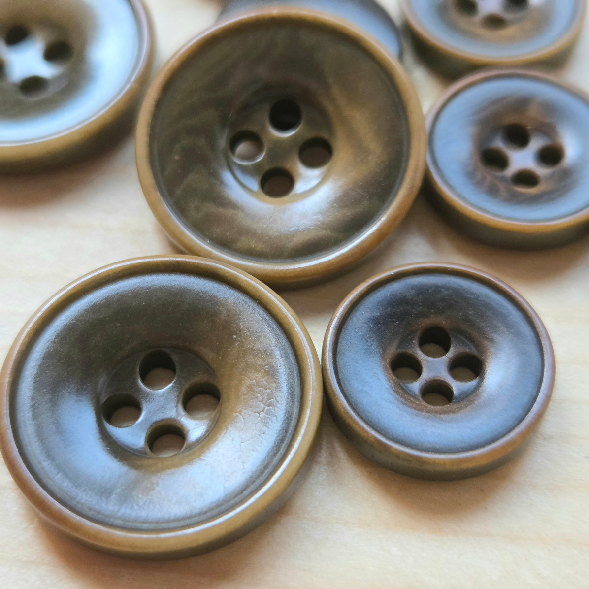 COROZO Chestnut Haze / Brown 4-Hole Corozo Buttons / 15-20mm
