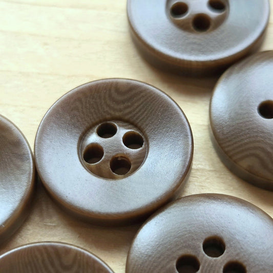 Chestnut Woods / Resin Buttons / 15-25mm (Set of 6)