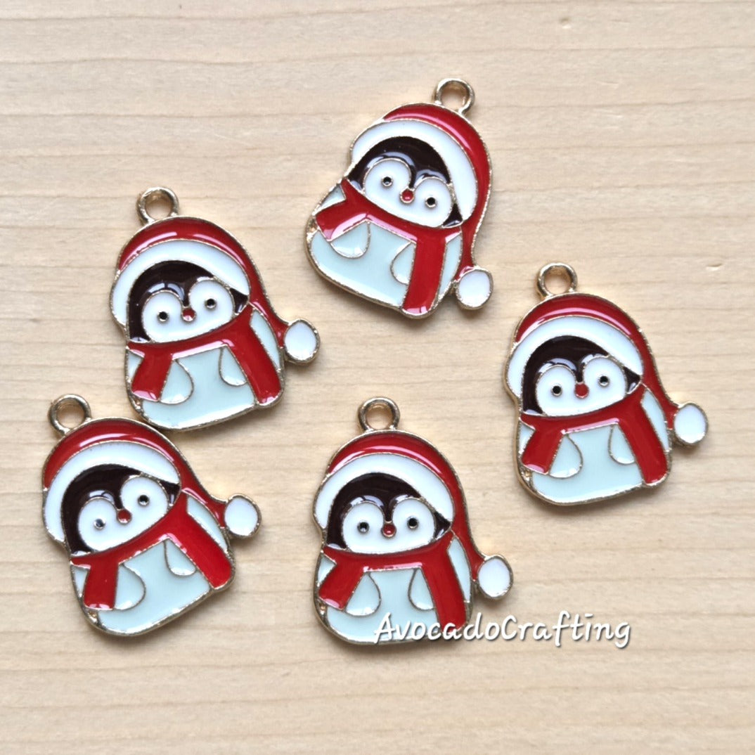 Christmas Penguin Charm / 8 pieces / Jewelry Making