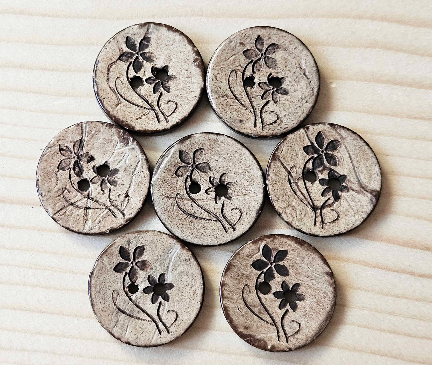 AvoDesigns COCO MOM & ME DAISIES / 15mm 20mm - 6 buttons / Coconut Buttons / Sewing Buttons