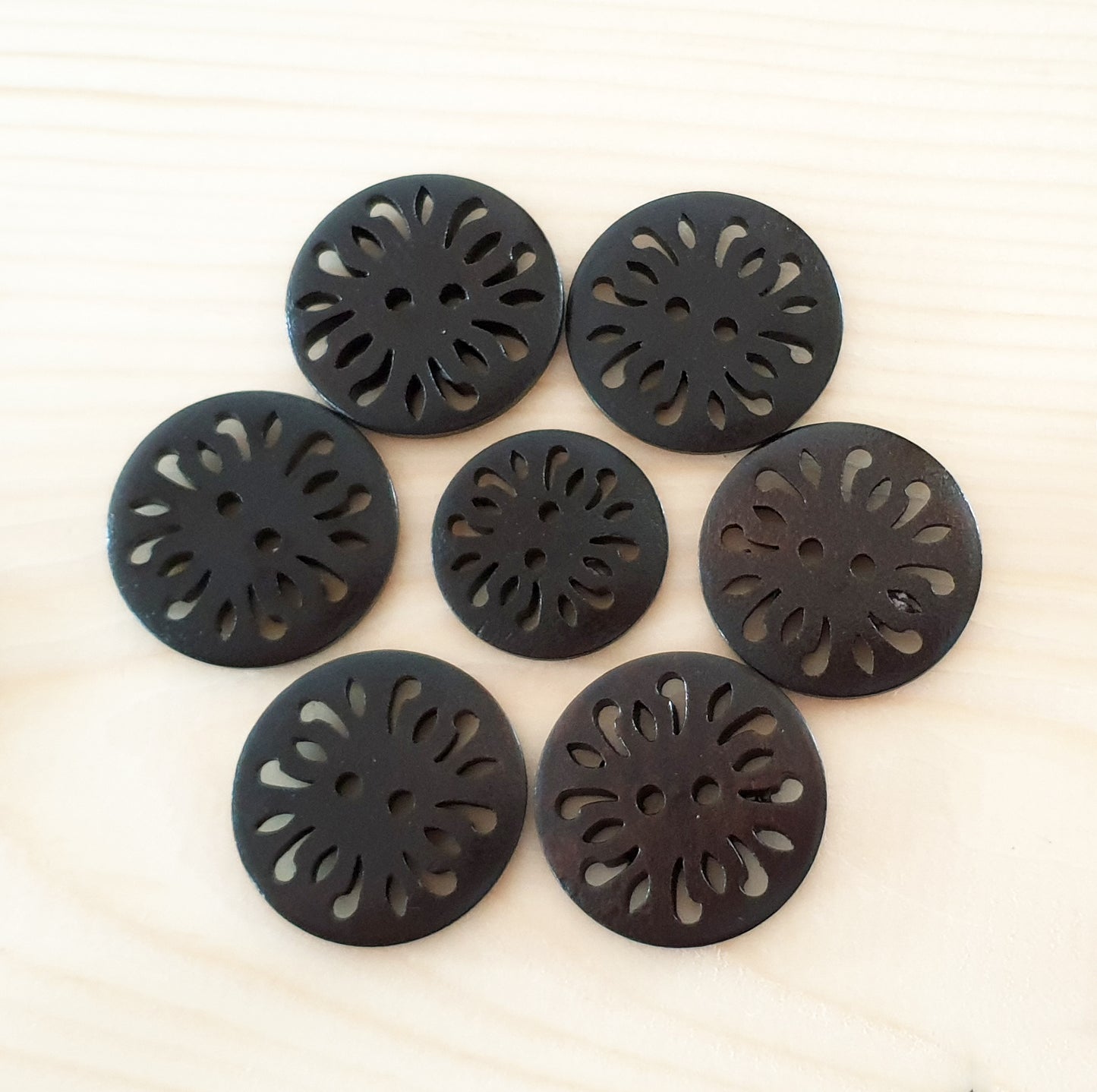 COMMON DAISY DARK BROWN / 25-30mm / Wooden Filigree Buttons / Sewing Buttons