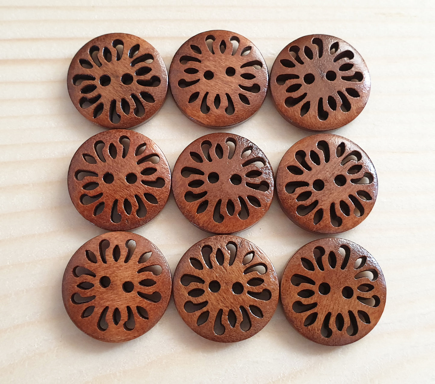 COMMON DAISY / Brown 2-Hole Wooden Buttons / 20mm (Set of 6)