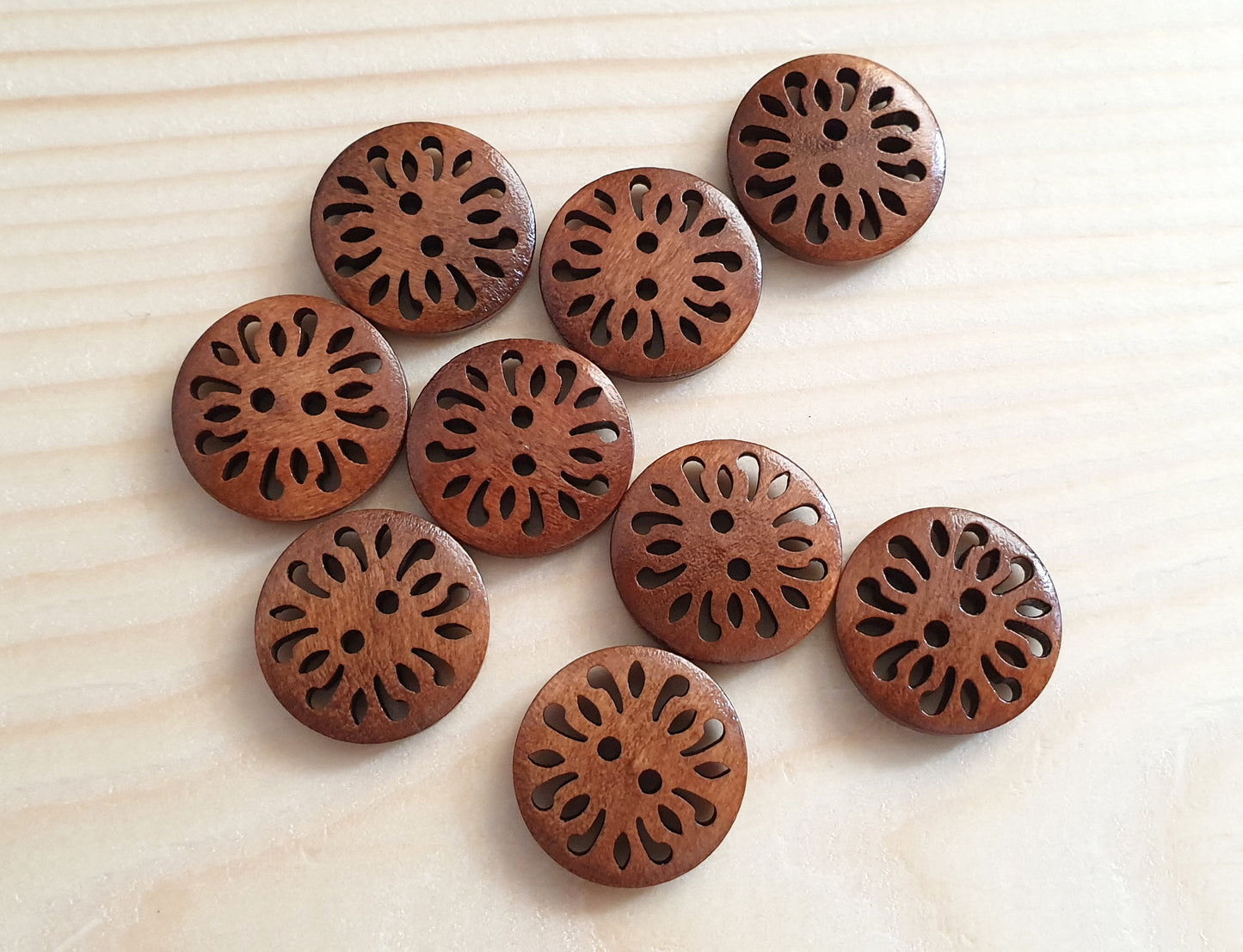 COMMON DAISY / 20mm - 6 buttons / Wooden Filigree Buttons / Sewing Buttons