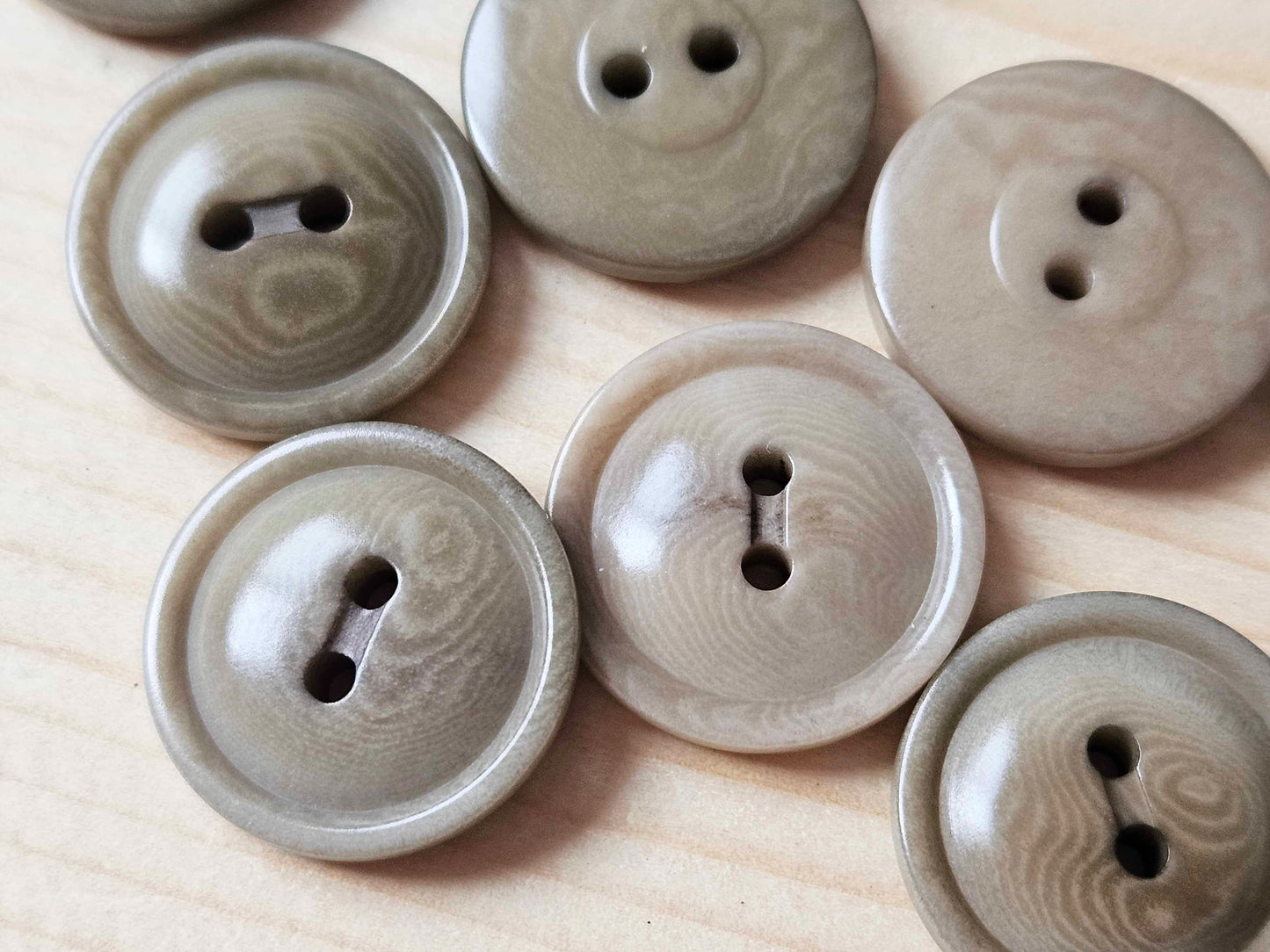 COROZO Bread Mud Beige / Beige 2-Hole Corozo Buttons / 20mm (Set of 2)
