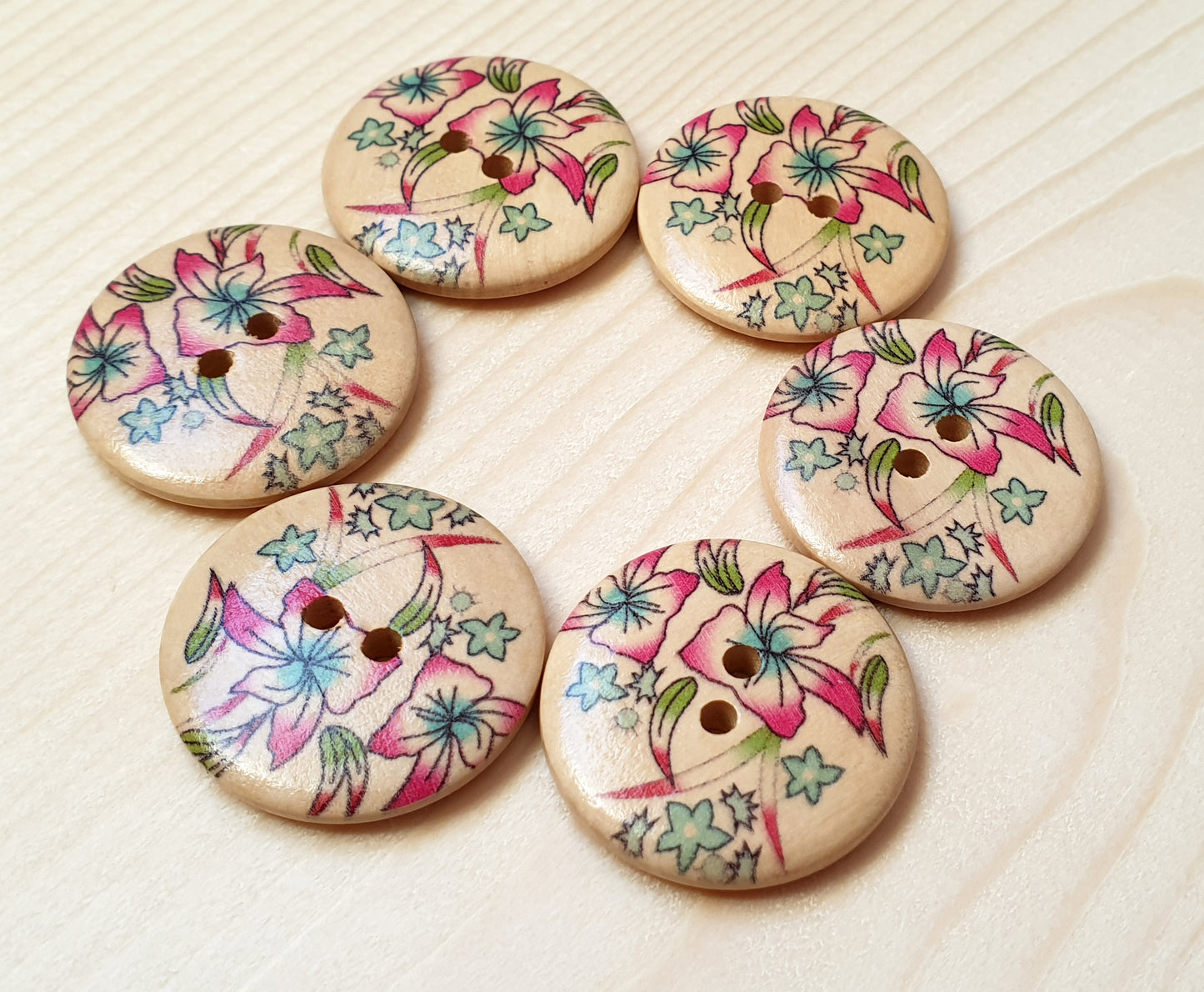 DACING FLOWERS / 30mm - 6 buttons / Wooden Buttons / Sewing Buttons