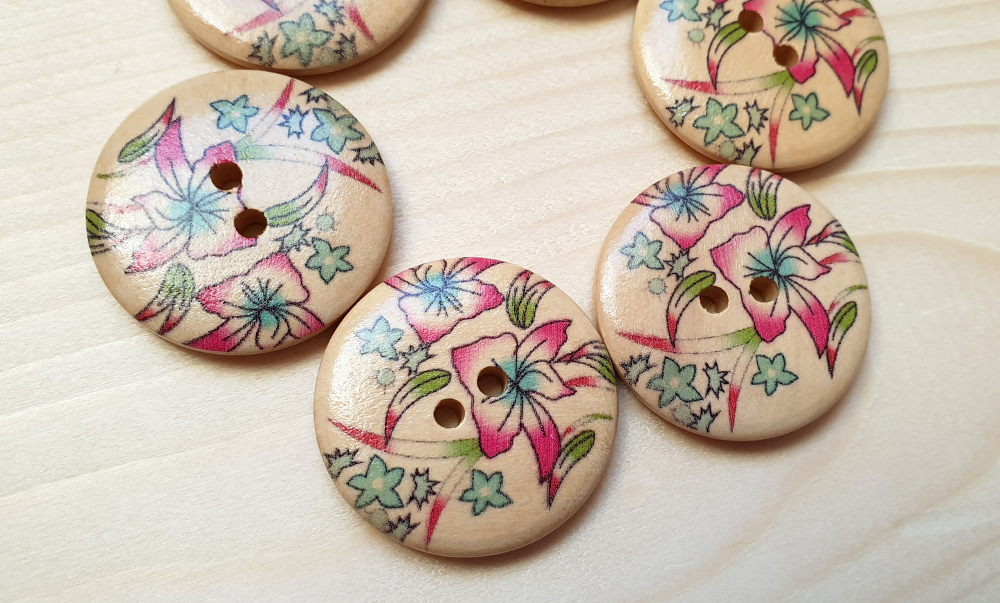 DACING FLOWERS / 30mm - 6 buttons / Wooden Buttons / Sewing Buttons