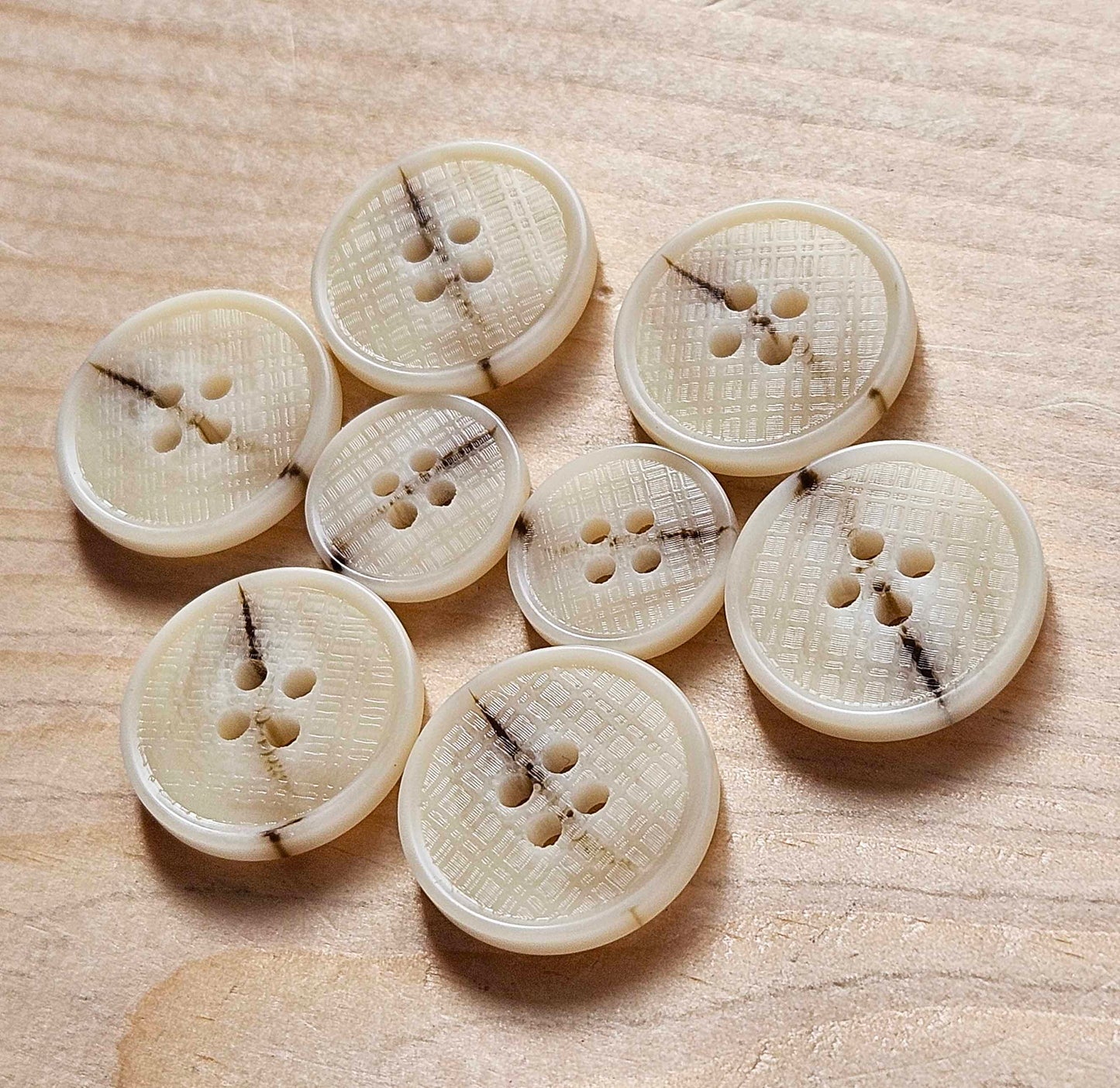 DIRTY WHITE CHOCOLATE / 15-20mm - 6 buttons / Resin Buttons / Sewing Buttons