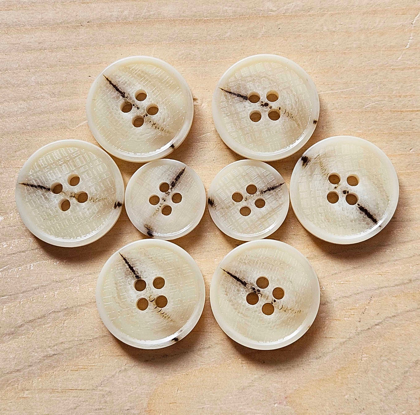 DIRTY WHITE CHOCOLATE / 15-20mm - 6 buttons / Resin Buttons / Sewing Buttons