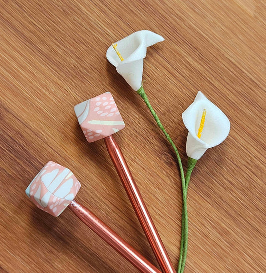 PASTEL PINK FLORALS STITCH STOPPERS / 2 pieces / Knitting Needle Stoppers / Point Protection / Notions