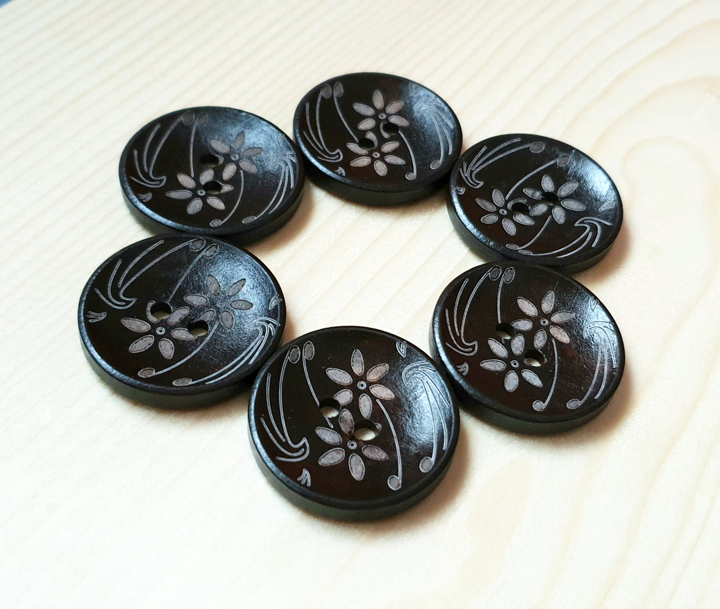 DAFFODIL / 30mm - 4 buttons / Wooden Buttons / Sewing buttons