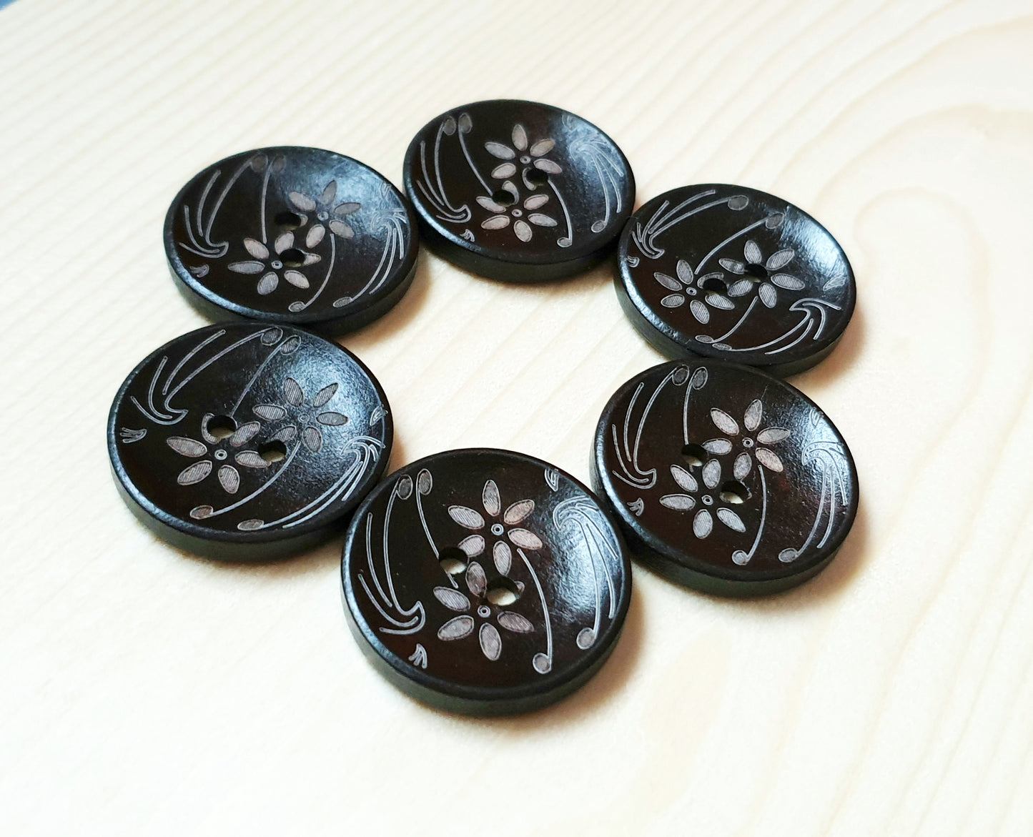 DAFFODIL / 30mm - 4 buttons / Wooden Buttons / Sewing buttons