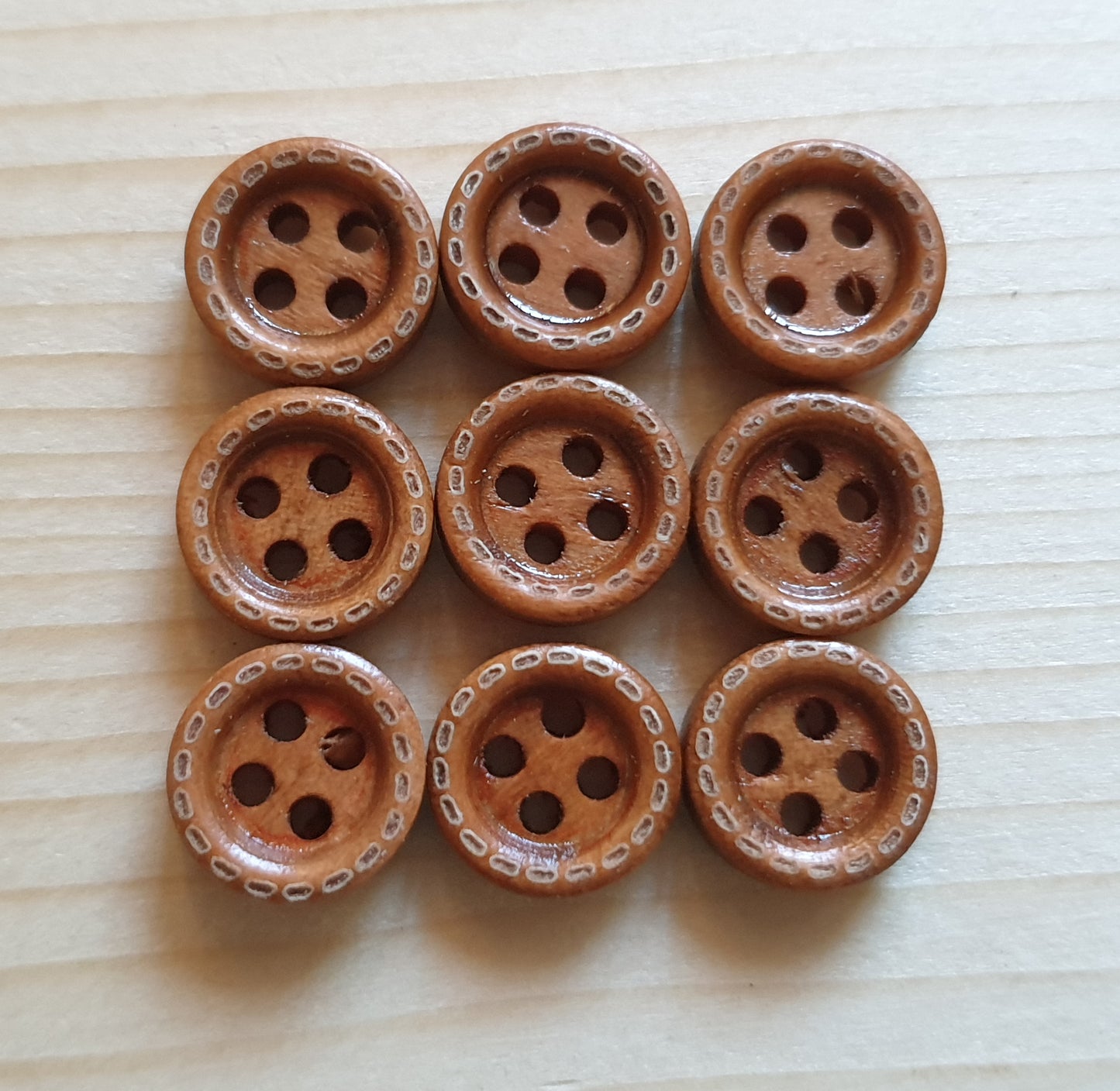 DASH / Light Brown 4-Hole Wooden Buttons / 10mm (Set of 8)
