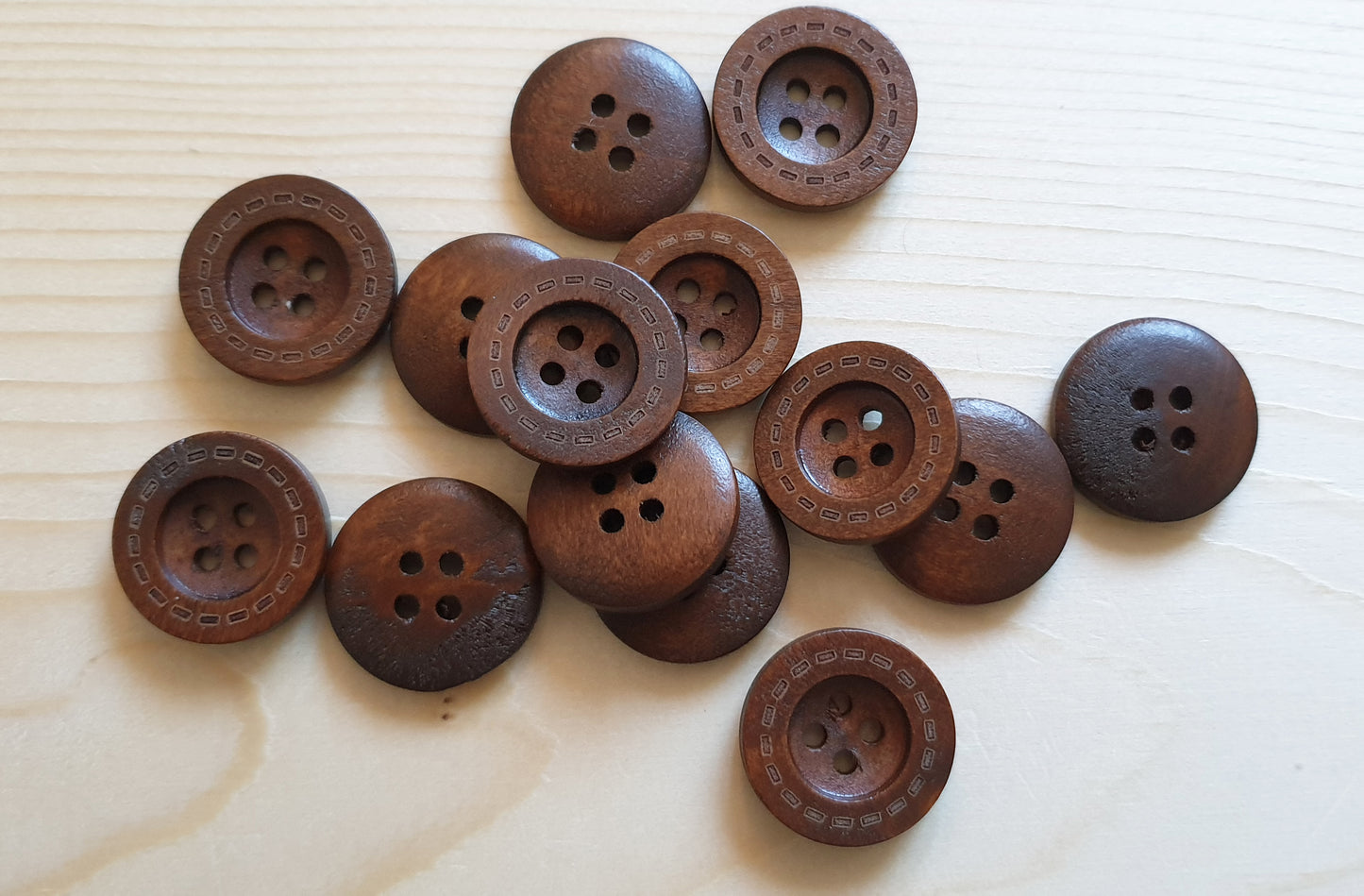 DASH 4-HOLE COFFEE BROWN / 12.5-20mm / Wooden Buttons / Sewing Buttons