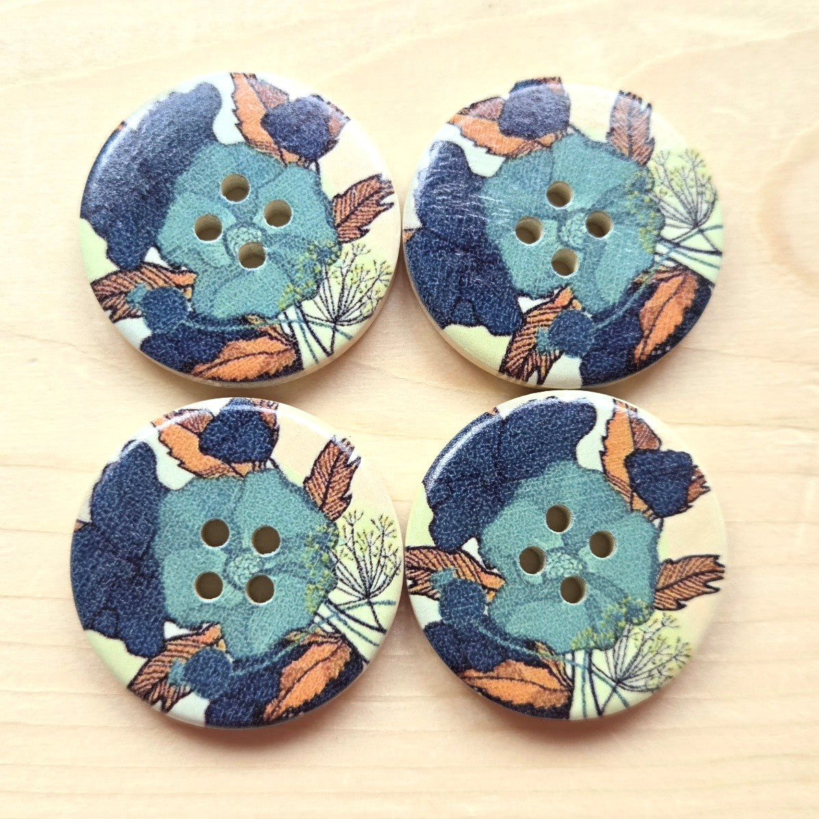 DEEP BLUE BLOOM / Wooden Buttons / 30mm (Set of 6)