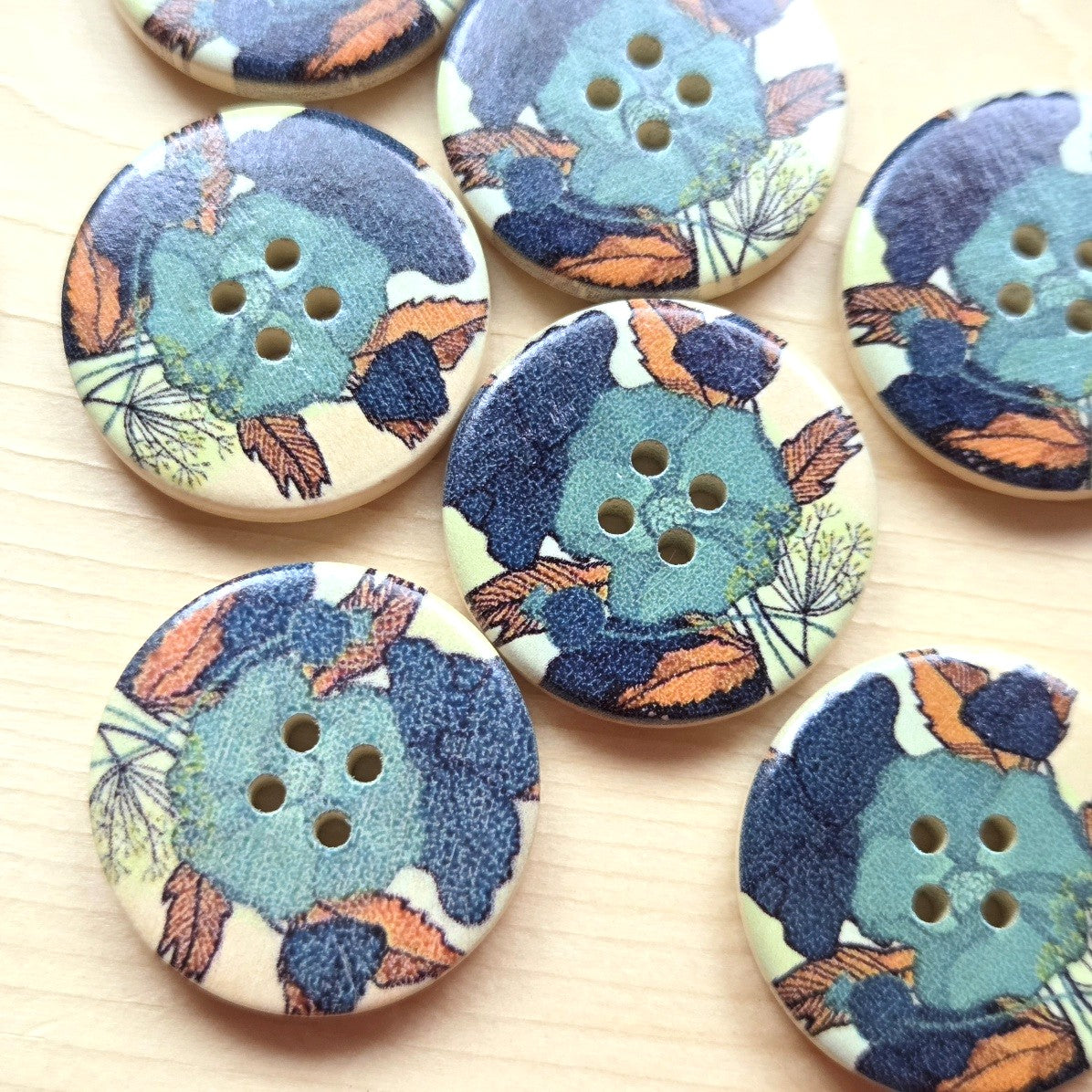 DEEP BLUE BLOOM / Wooden Buttons / 30mm (Set of 6)