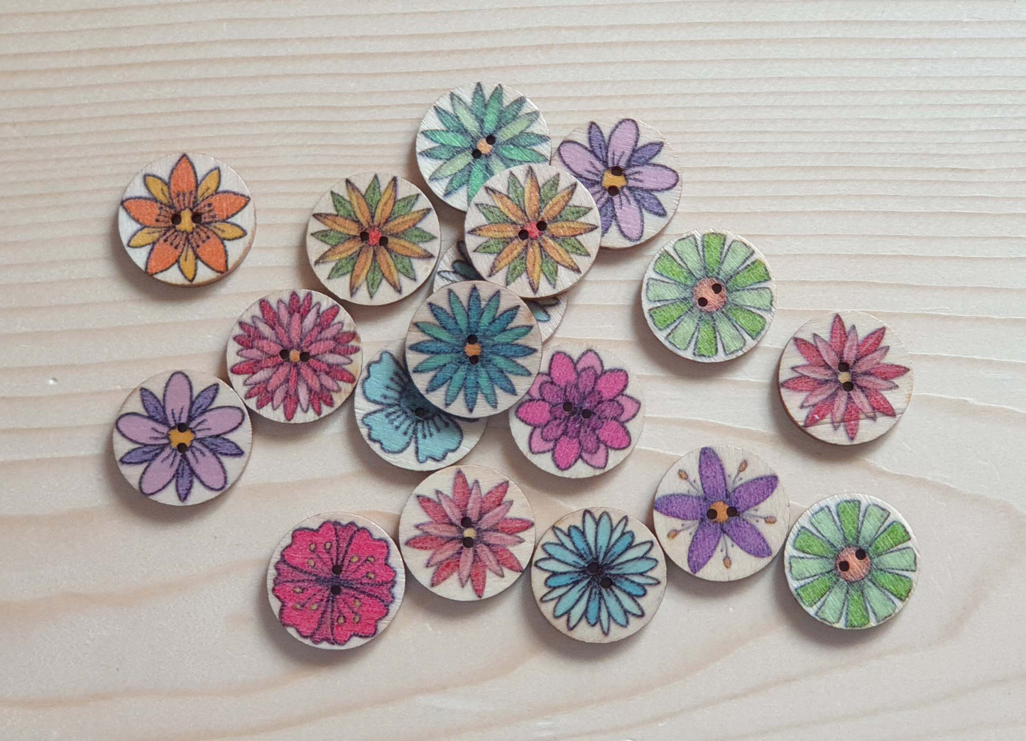 DEVONIAN GARDENS / 20-25mm / Wooden Buttons / Sewing Buttons