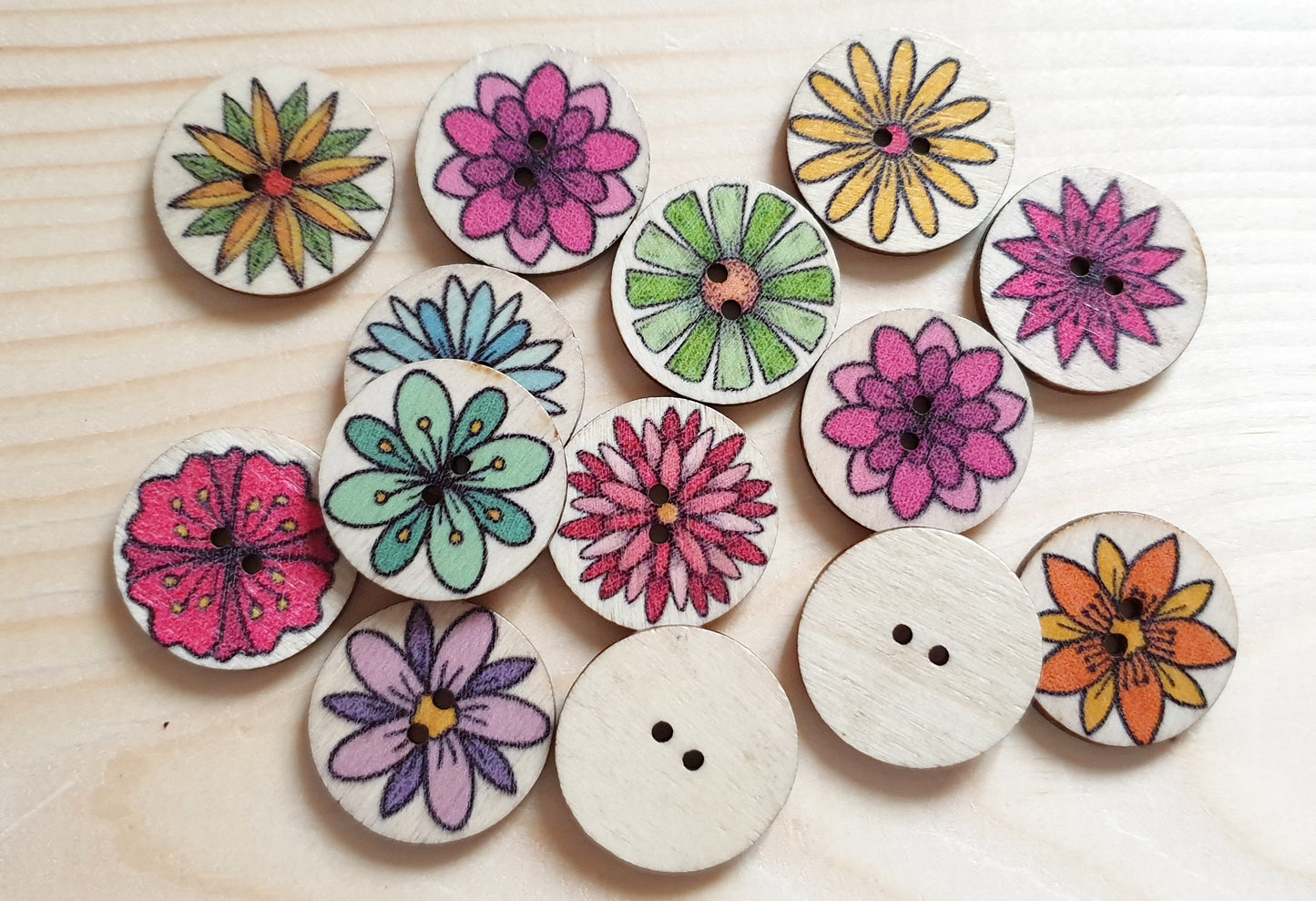 DEVONIAN GARDENS / 20-25mm / Wooden Buttons / Sewing Buttons