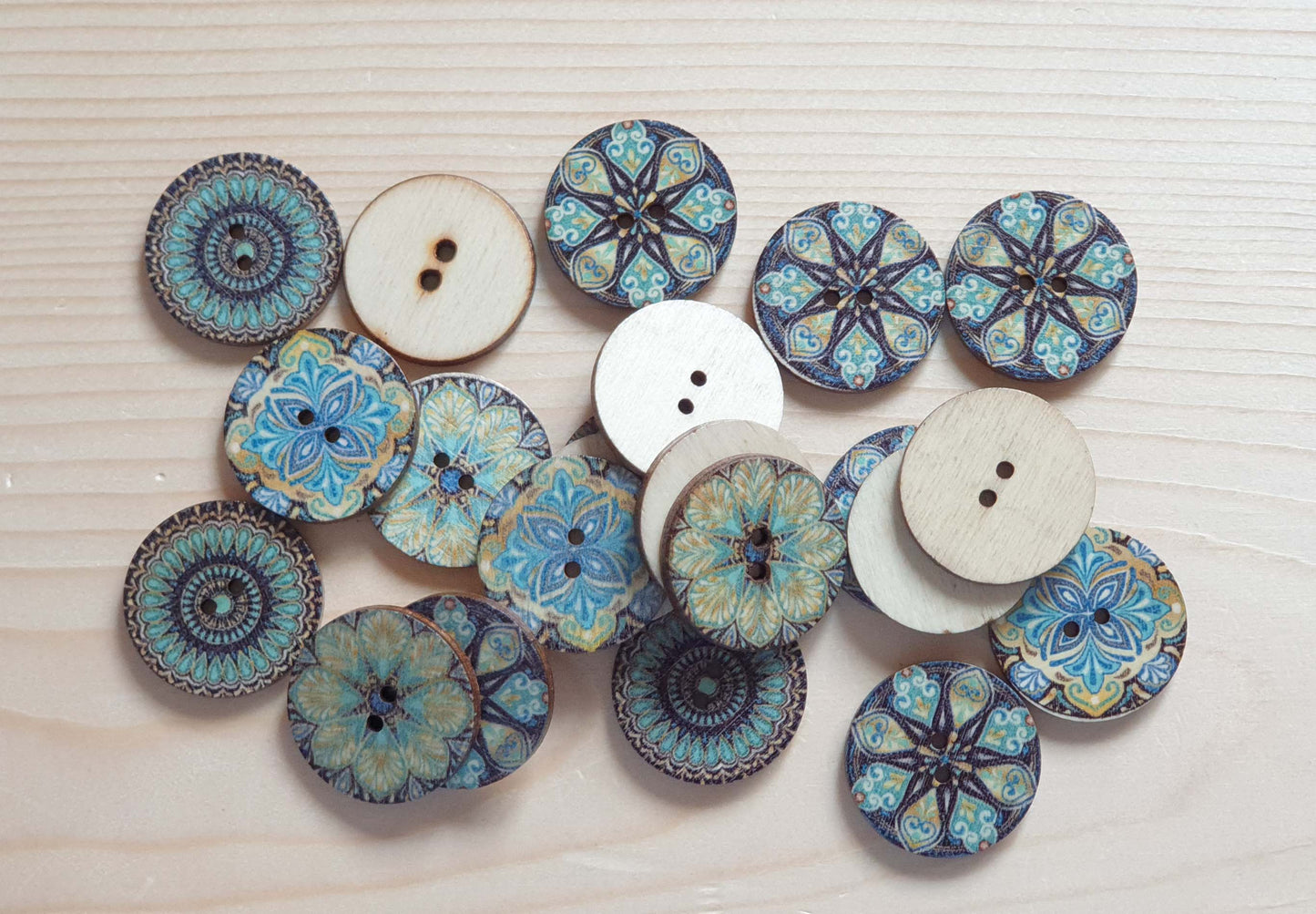 EMERALD KALEIDOSCOPE / 15-25mm / Wooden Buttons / Sewing Buttons