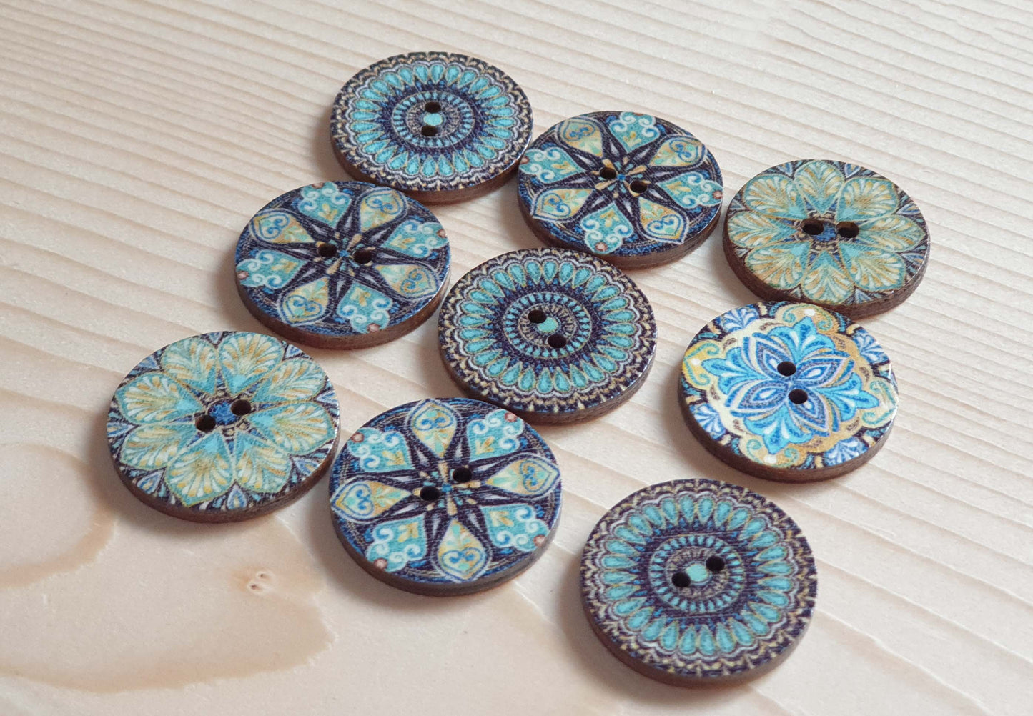 EMERALD KALEIDOSCOPE / 15-25mm / Wooden Buttons / Sewing Buttons