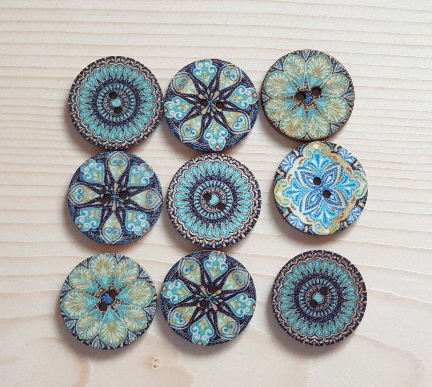 EMERALD KALEIDOSCOPE / 15-25mm / Wooden Buttons / Sewing Buttons