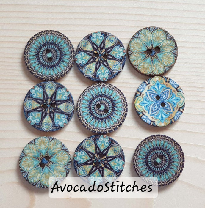EMERALD KALEIDOSCOPE / 15-25mm / 8 buttons / Wooden Buttons / Sewing Buttons
