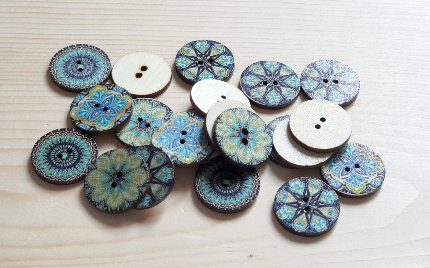 EMERALD KALEIDOSCOPE / 15-25mm / Wooden Buttons / Sewing Buttons