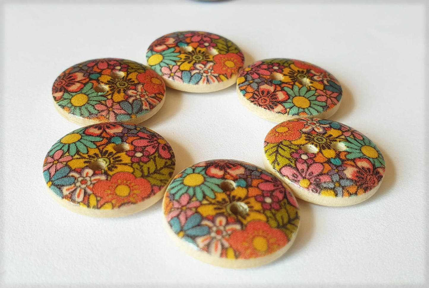 FLOWER GARDEN / 18mm / Set of 6 buttons / Wooden Buttons / Sewing Buttons