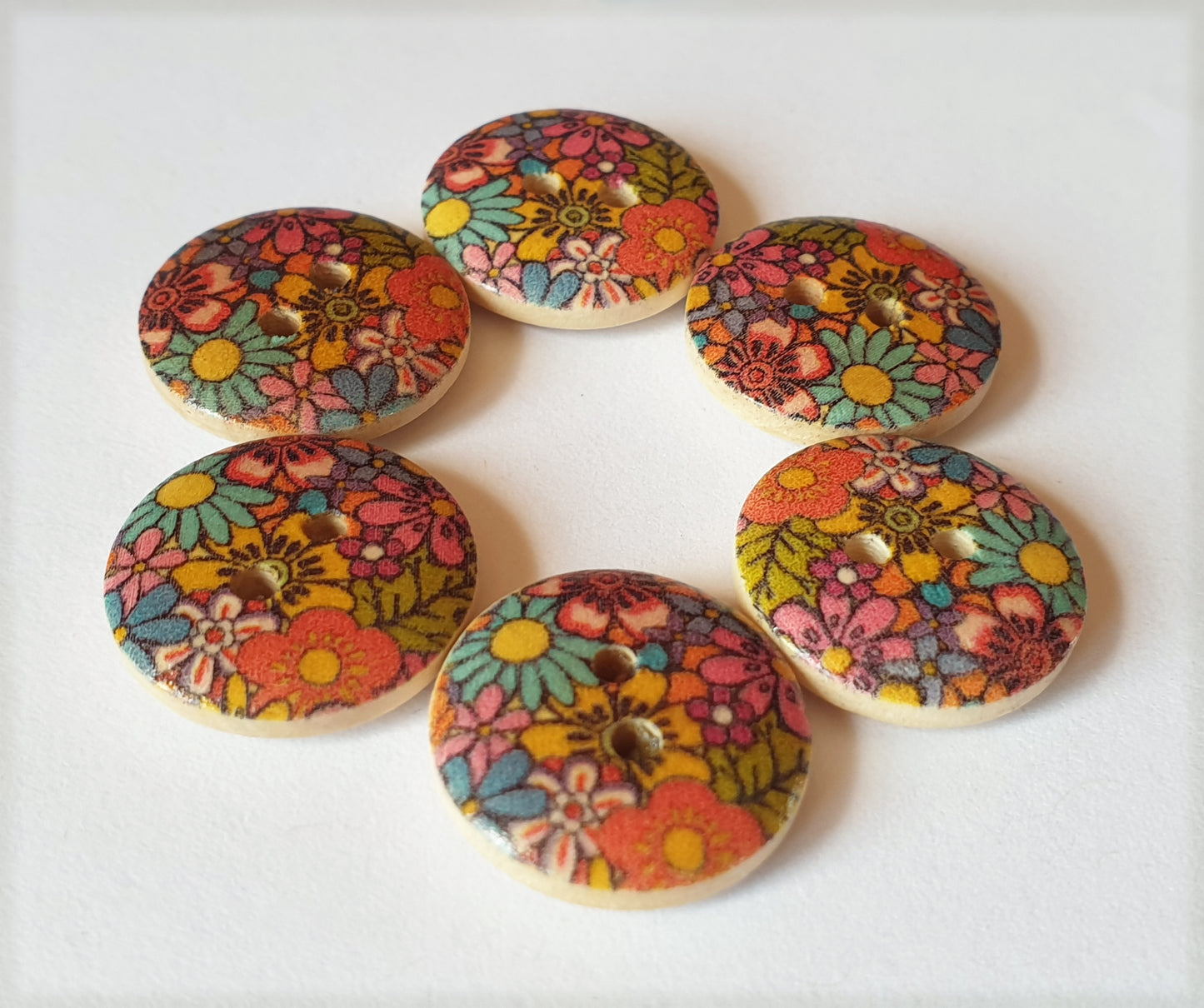 FLOWER GARDEN / 18mm / Set of 6 buttons / Wooden Buttons / Sewing Buttons