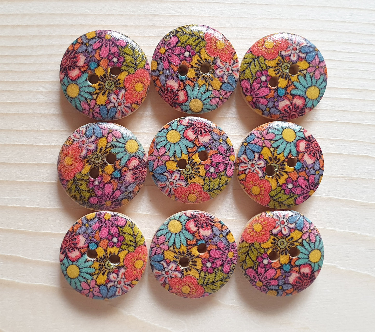 FLOWER GARDEN / 18mm / Set of 6 buttons / Wooden Buttons / Sewing Buttons