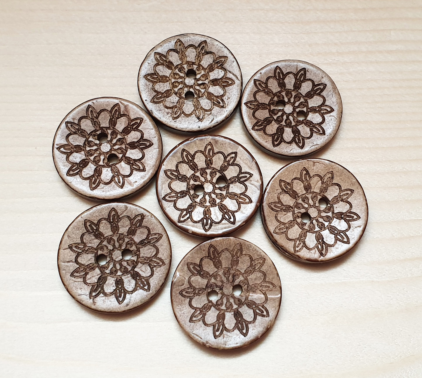 AvoDesigns COCO FLOWER PINWHEELS / 25mm - 6 buttons / Coconut Buttons / Sewing Buttons