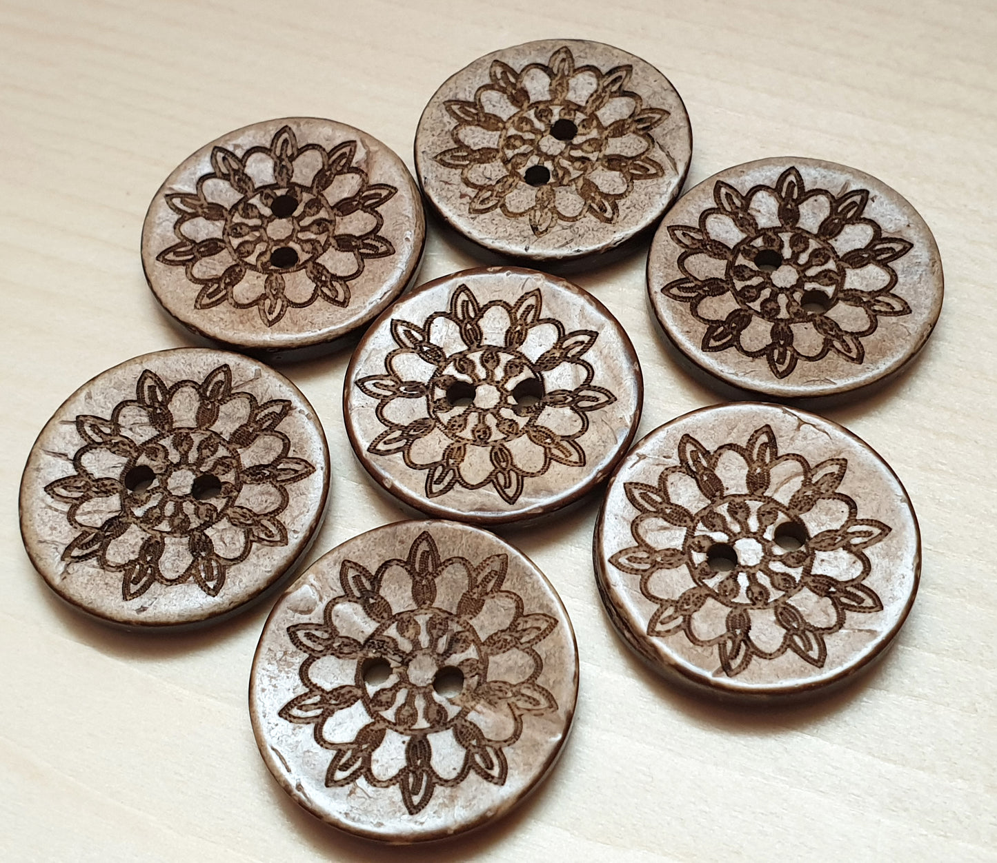 AvoDesigns COCO FLOWER PINWHEELS / 25mm - 6 buttons / Coconut Buttons / Sewing Buttons