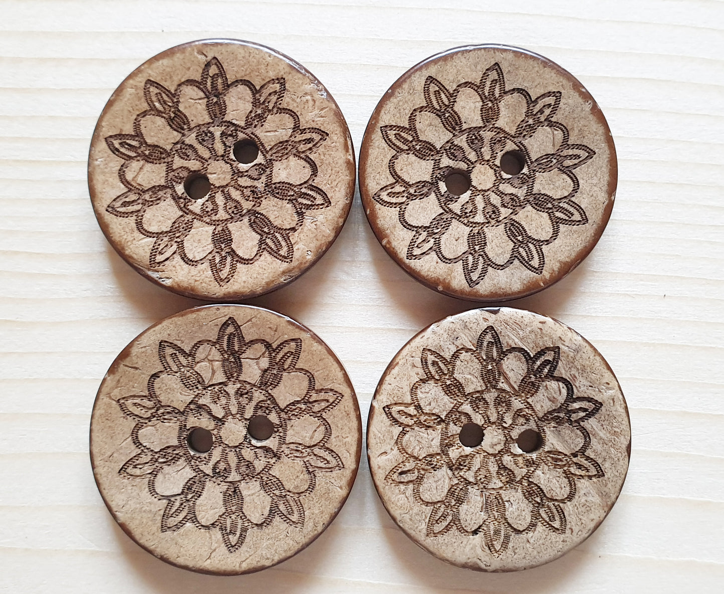 AvoDesigns COCO FLOWER PINWHEELS / 25mm - 6 buttons / Coconut Buttons / Sewing Buttons