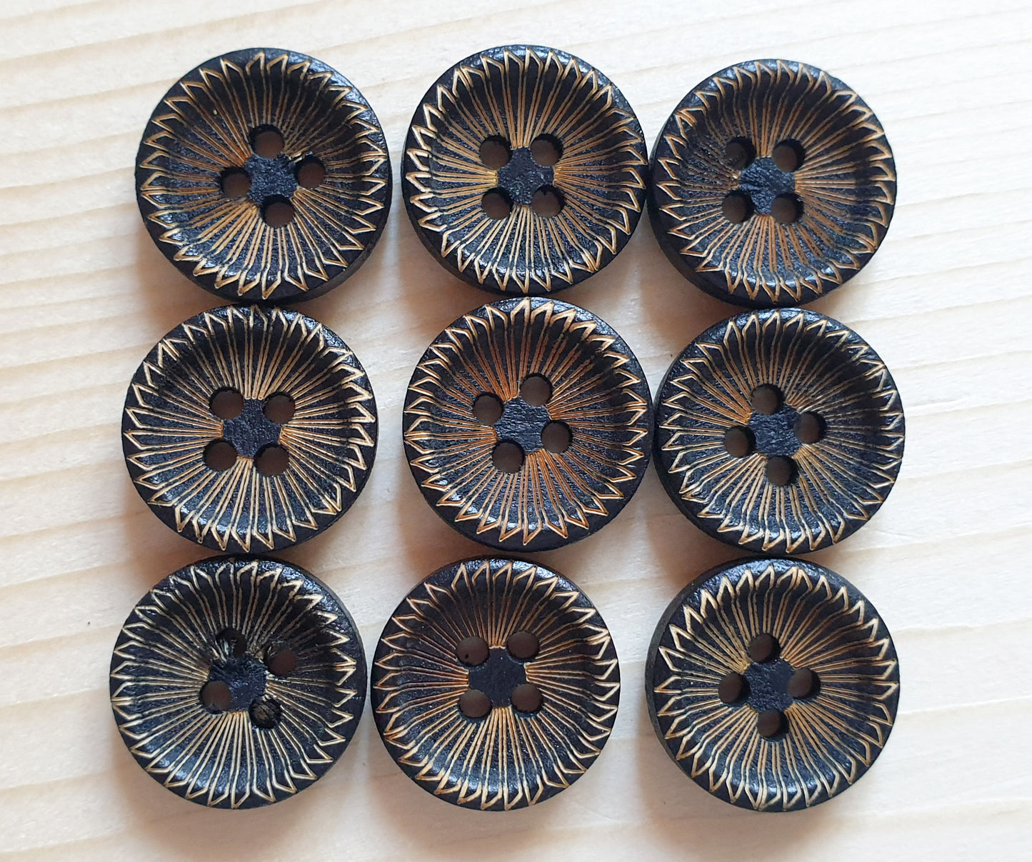 Clearance // FIREWORK FLOWER / Brown 2-Hole Wooden Buttons / 15mm (Set of 8)