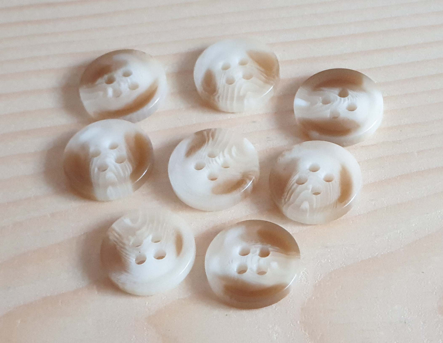 FLAT WHITE  / 15-25 mm / Resin Buttons / Sewing Buttons