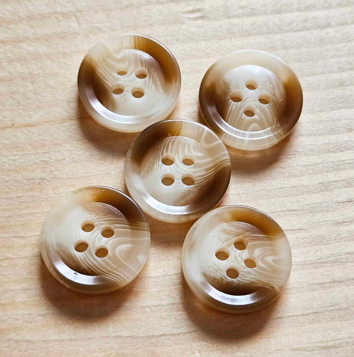 FLAT WHITE  / 15-25 mm / Resin Buttons / Sewing Buttons