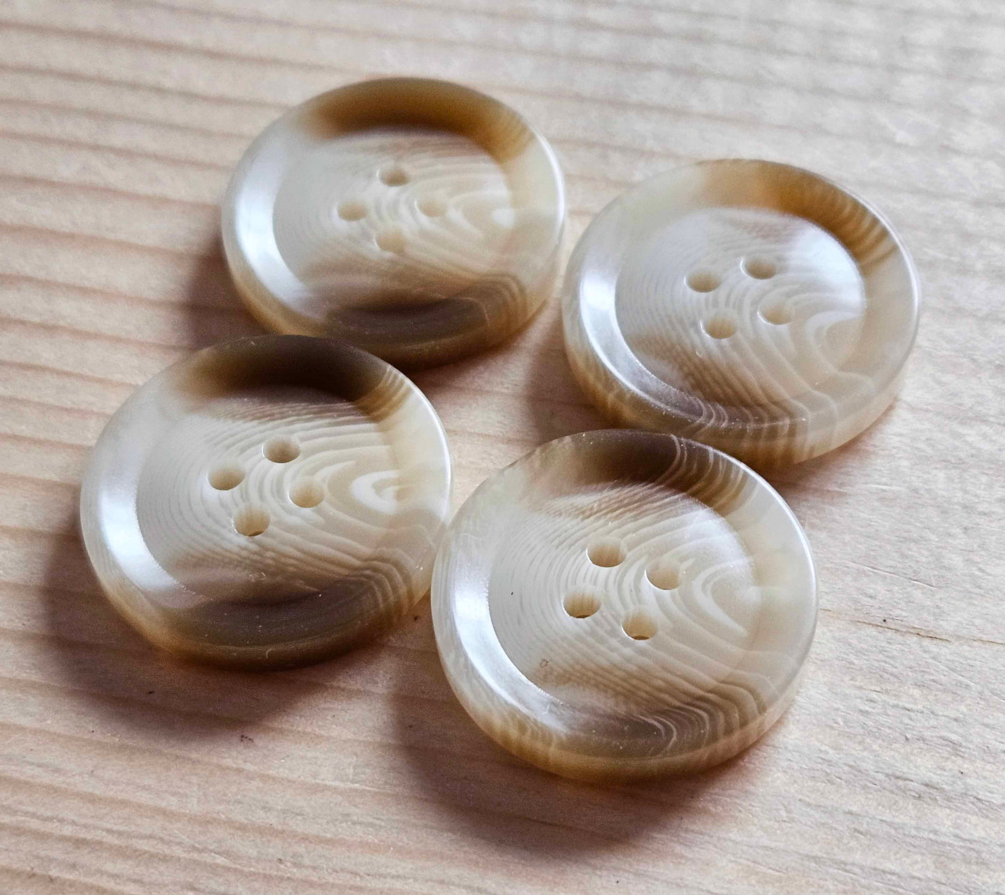 FLAT WHITE  / 15-25 mm / Resin Buttons / Sewing Buttons