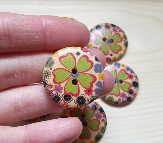 GREEN DAISY / 30mm - 4 buttons / Wooden Buttons / Sewing Buttons