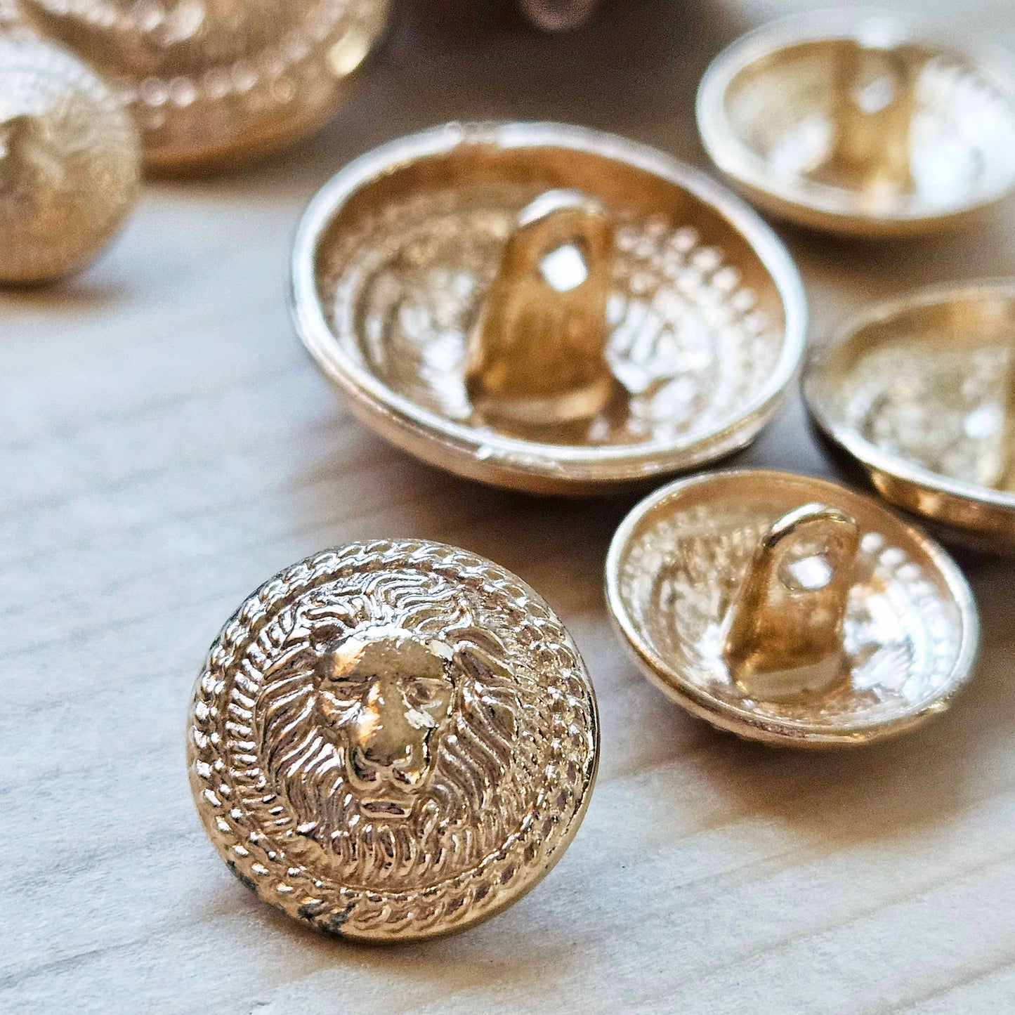 VINTAGE GOLDEN LION Shank - Light Gold / 12-25mm / Set of 4 buttons / Metal Alloy Shank Buttons / Sewing Buttons