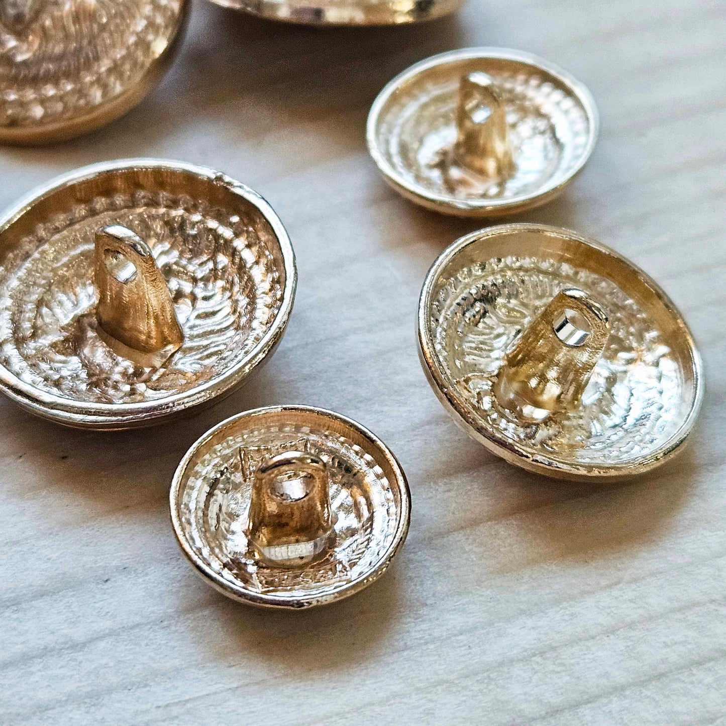 VINTAGE GOLDEN LION Shank - Light Gold / 12-25mm / Set of 4 buttons / Metal Alloy Shank Buttons / Sewing Buttons