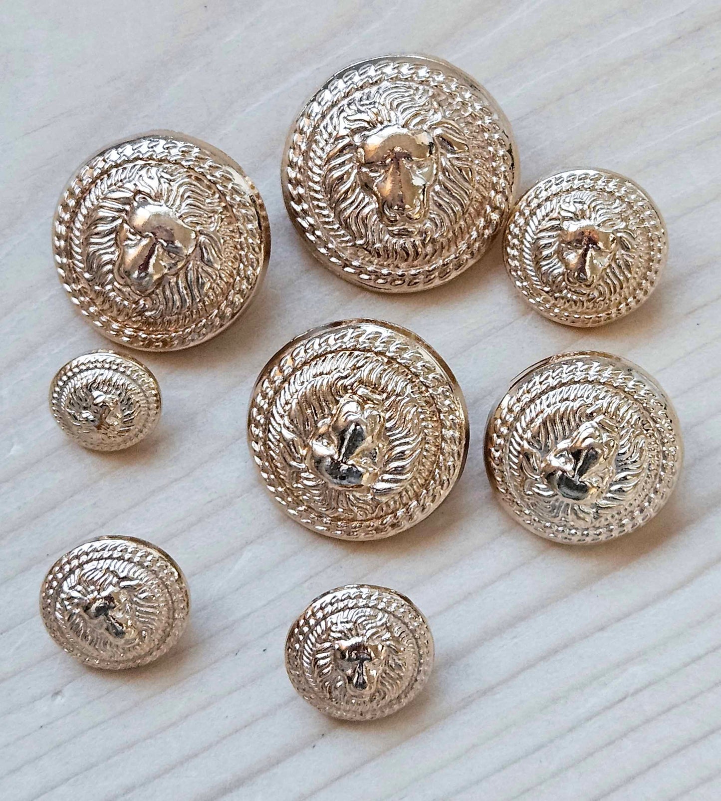 VINTAGE GOLDEN LION Shank - Light Gold / 12-25mm / Set of 4 buttons / Metal Alloy Shank Buttons / Sewing Buttons