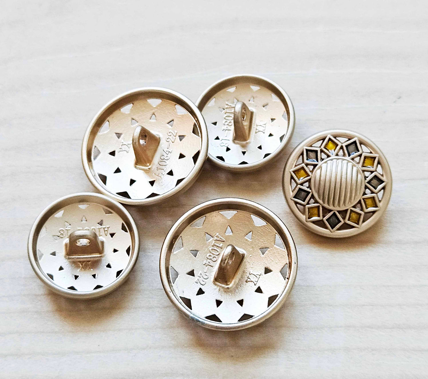 GOLDEN MANDALA SHANK / 18mm, 22mm - 2 buttons / Metal Alloy Shank Buttons / Sewing Buttons