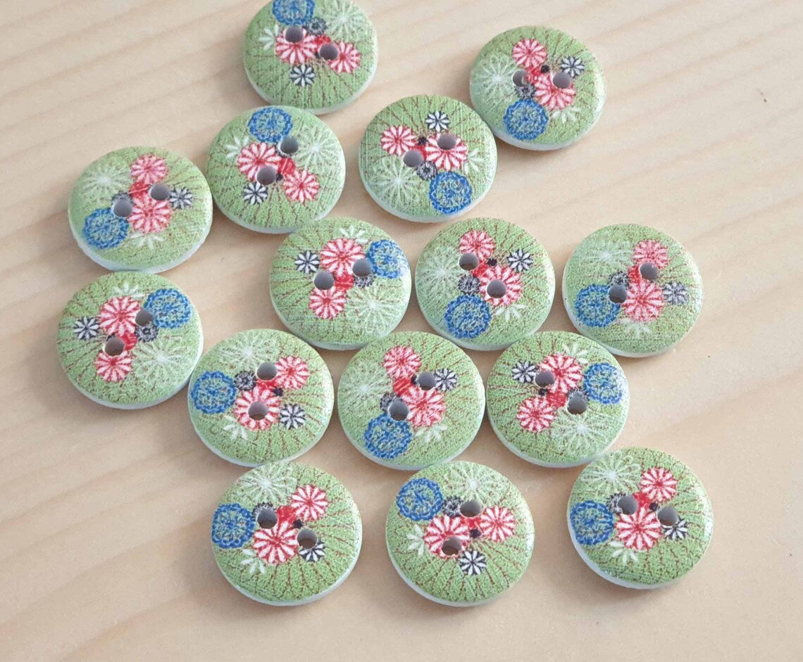 GREEN FLOWER GARDEN / 15mm - 8 buttons / Wooden Buttons / Sewing Buttons