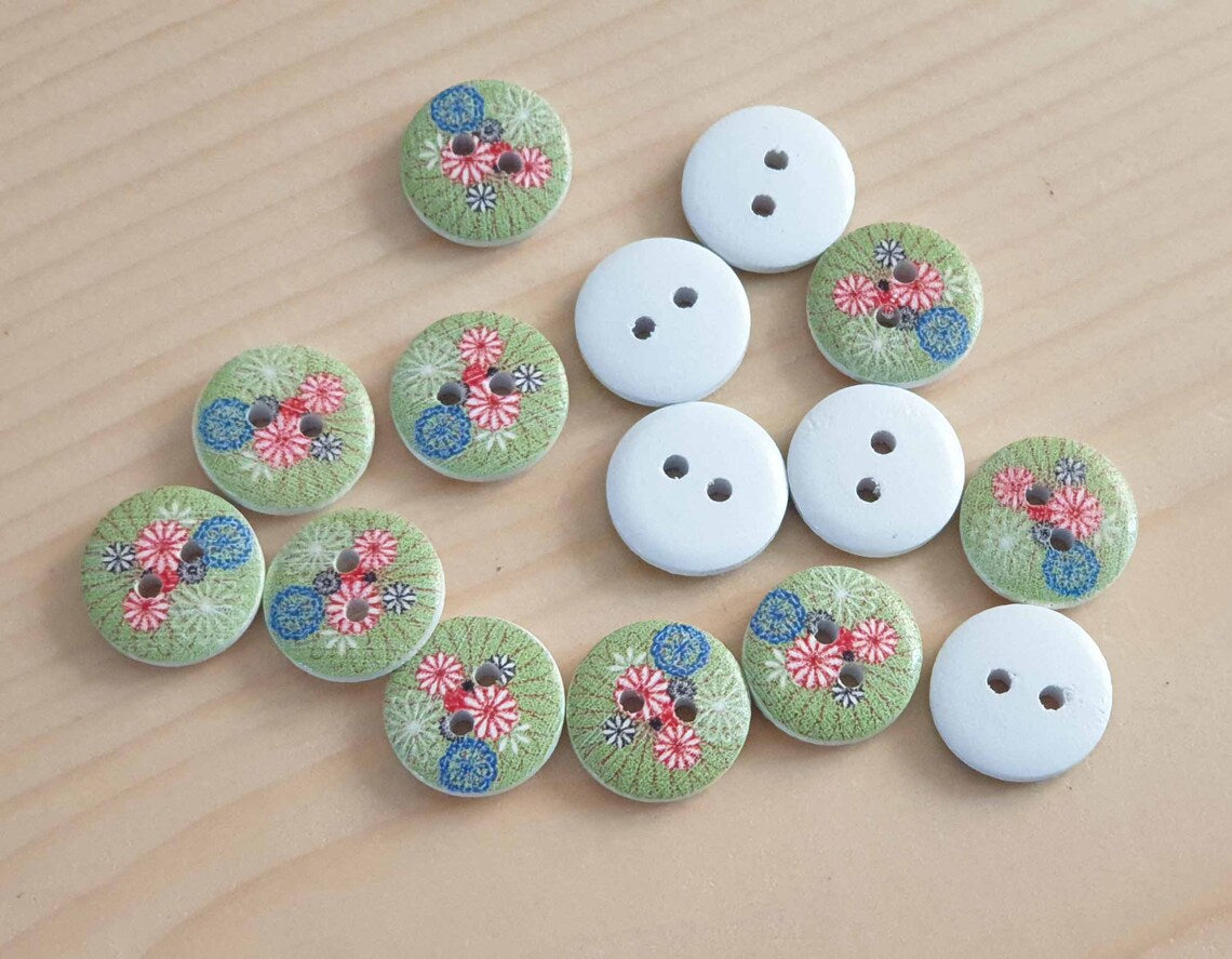 GREEN FLOWER GARDEN / 15mm - 8 buttons / Wooden Buttons / Sewing Buttons