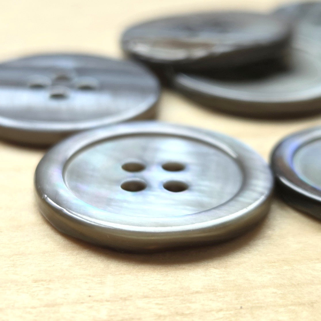 Grey Seashell / 4-Hole Seashell Buttons / 15-20mm (Set of 6)
