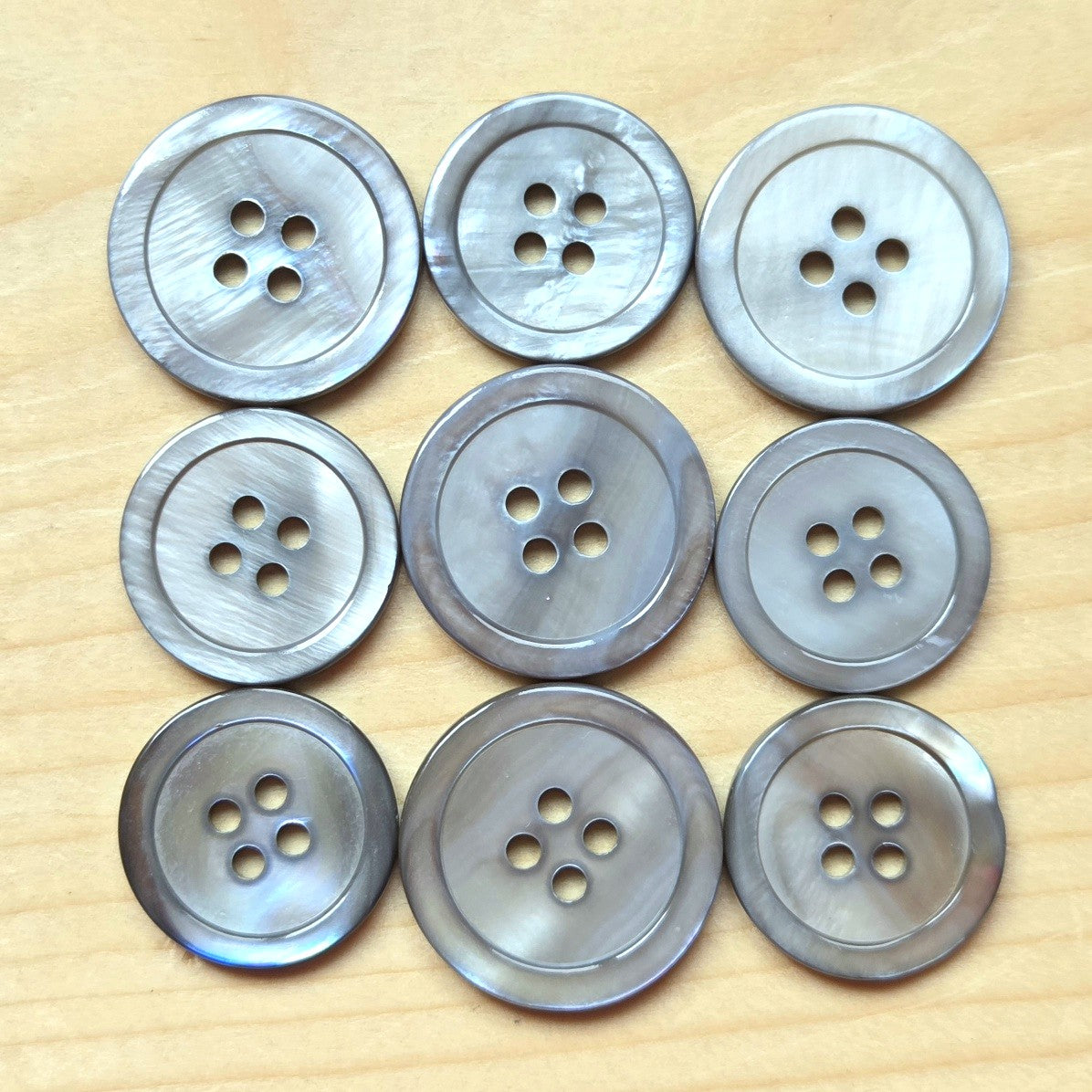 Grey Seashell / 4-Hole Seashell Buttons / 15-20mm (Set of 6)