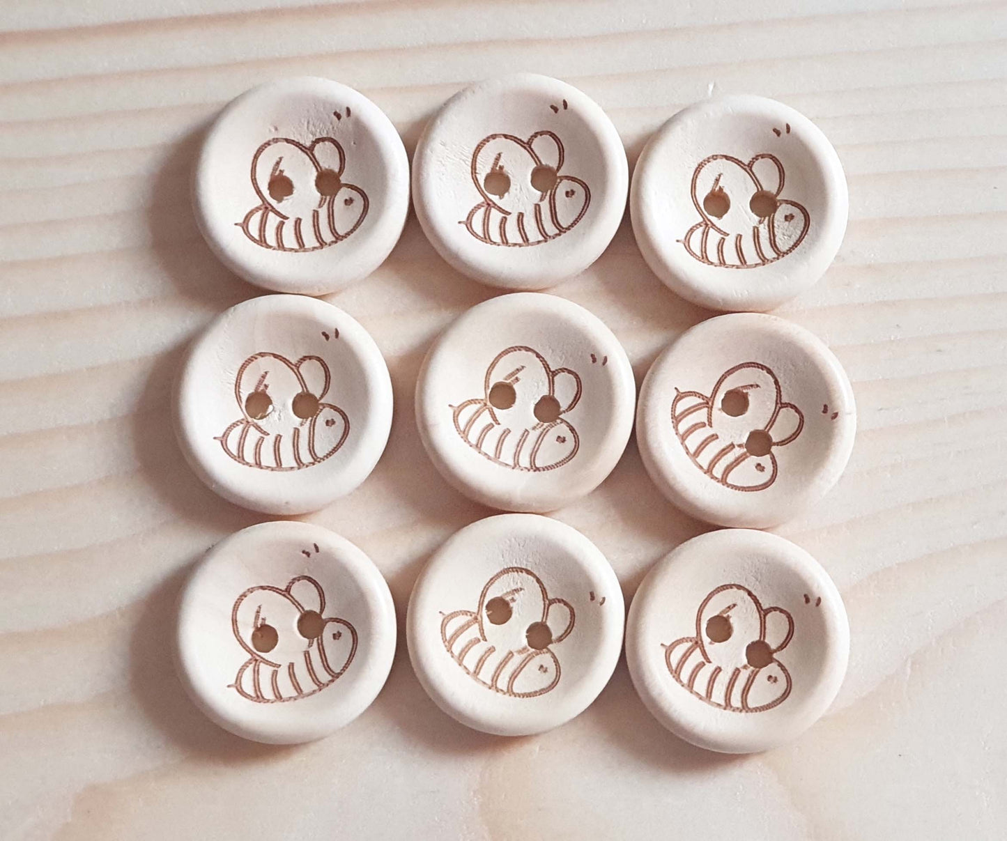 AvoDesigns HONEY BEE / Unvarnished 2-Hole Wooden Buttons / 15mm 20mm (Set of 6)