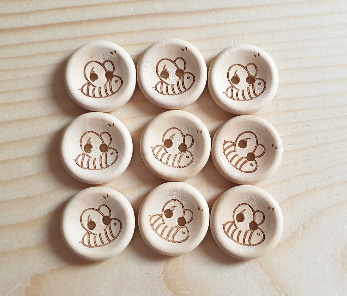 AvoDesigns HONEY BEE / 15mm 20mm - 6 buttons / Wooden Buttons / Unvarnished Buttons / Sewing Buttons